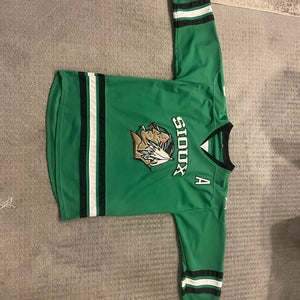 Jonathan Toews North Dakota Vintage Green Medium/Large Men's Jersey