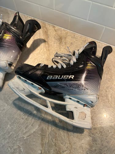 2023 Bauer Vapor Hyperlite 2 Hockey Skates 7.5 (Used)
