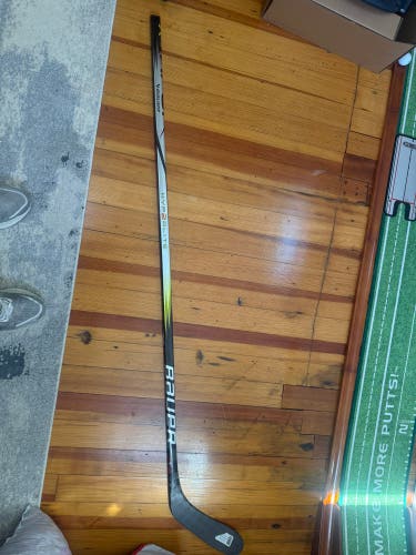 Senior Bauer Vapor Hyperlite 2 Left Hand Hockey Stick P28 77 Flex (New)