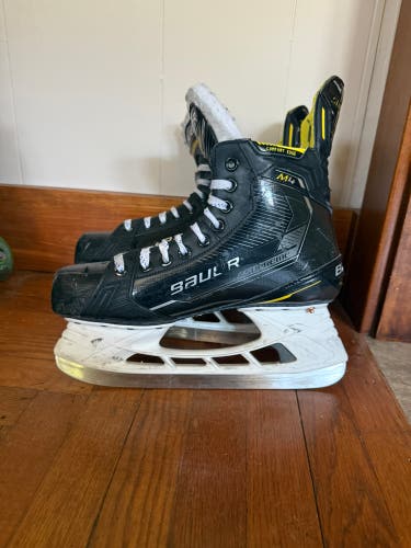 2022 Bauer Supreme M4 Hockey Skates Regular Width 8.5 (Used)