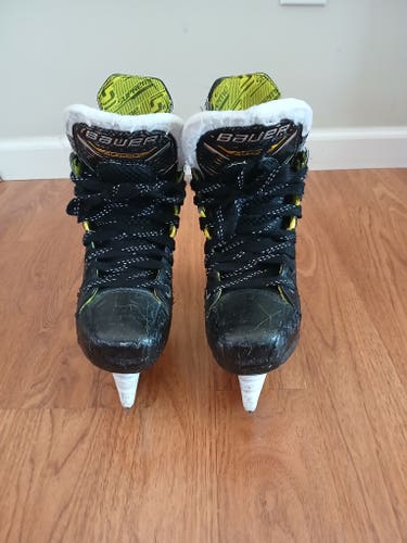 Bauer Supreme M4 Hockey Skates Extra Wide Width Size 2 (Used)