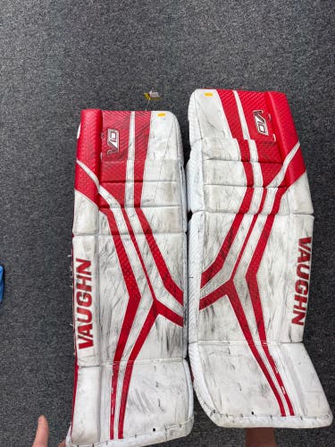 31" Vaughn Velocity V10 Goalie Leg Pads (Used)