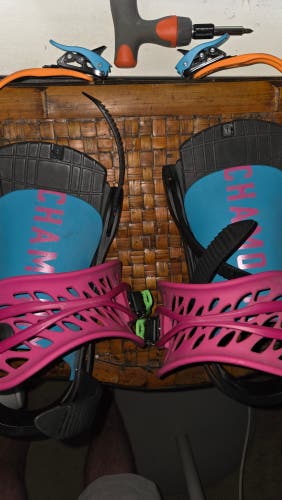 Men's Medium charmonix Snowboard Bindings Freestyle (New)