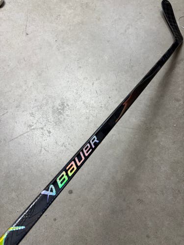 82 Flex P92 Senior Bauer Vapor Flylite Left Hand Hockey Stick (Used) NHL Pro Stock