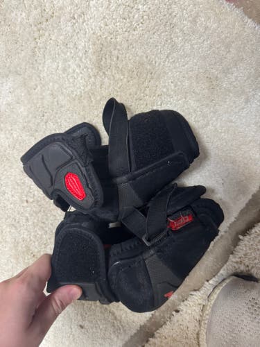 Junior Large CCM RBZ 130 Elbow Pads (Used)