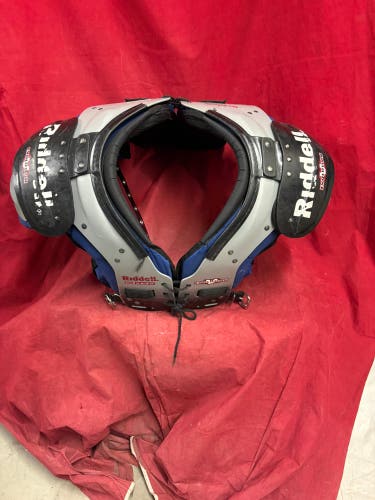 Football shoulder pads: Riddell Evolution football shoulder pads