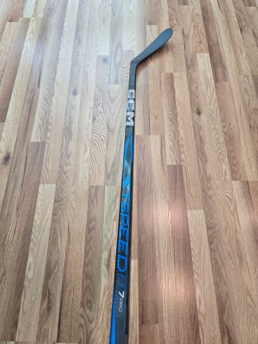 Senior CCM JetSpeed FT7 Pro Right Handed Hockey Stick P28 85 Flex (Used)