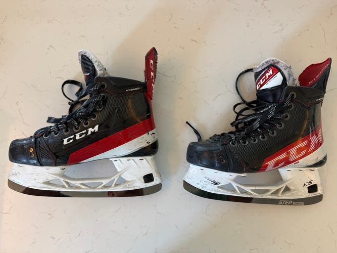 Used/ Good Condition CCM FT4Pro Skates  (Size 5,Regular Width)