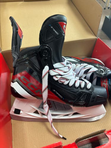 2023 CCM JetSpeed FT6 Hockey Skates Regular Width 9 (New)
