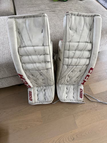 33" 2017 CCM Extreme Flex lll Goalie Leg Pads (Used)