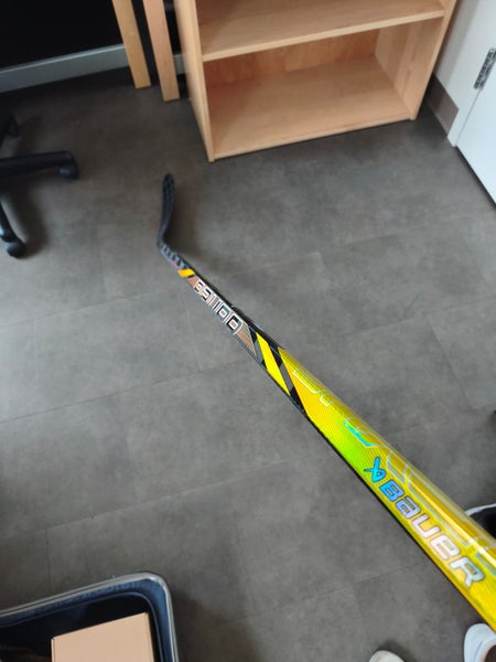 Barely used Senior Bauer Nexus Tracer Right Handed Hockey Stick 107 Flex