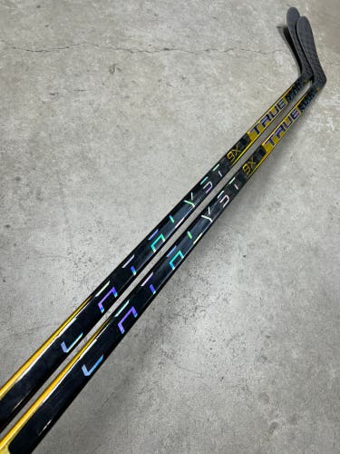 2 Pack 85 Flex P28 Senior True Catalyst 9x Left Hand Hockey Stick Pro Stock (New)