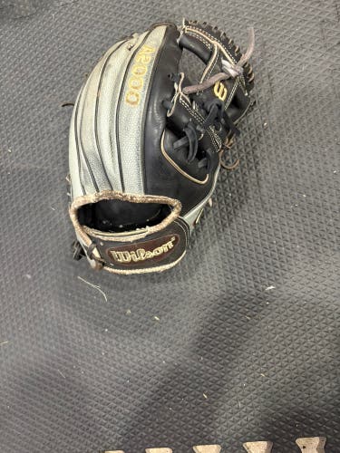 2025 Wilson A2000 RH Infield Baseball Glove 11.5" (Used)