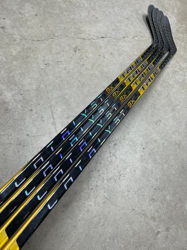 4 Pack 85 Flex P28 Senior True Catalyst 9x Left Hand Hockey Stick Pro Stock (New)