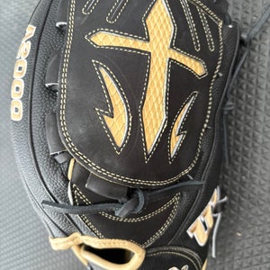 2025 Wilson A2000 RH Pitcher's Baseball Glove 12" (New)