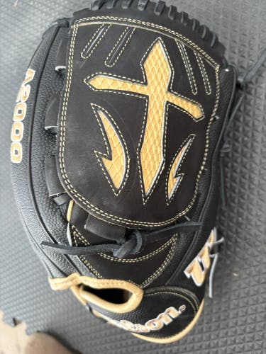 2025 Wilson A2000 RH Pitcher's Baseball Glove 12" (New)