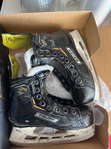 Bauer Supreme 2S Hockey Skates Regular Width youth13.5 (Used)