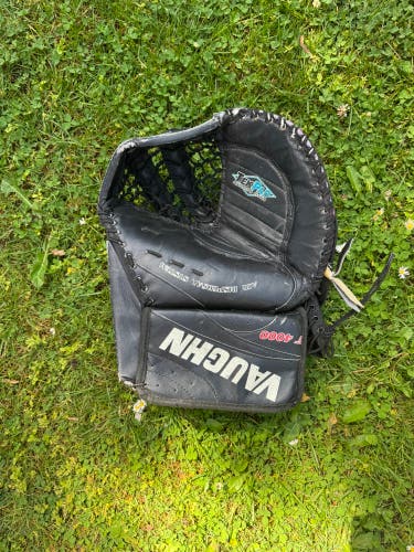 Vaughn Legacy B4000 Glove - Senior