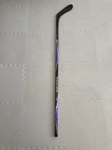 Senior Bauer Vapor Flylite Right Handed Hockey Stick P28 77 Flex Purple (New)