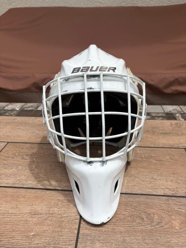 Bauer NME One Goalie Mask White Senior Small
with white OR silver (new) certified cage (Used)