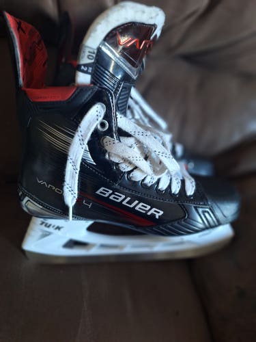 Black/Gray 2023 Bauer Vapor X4 Hockey Skates Regular Width 10 (Used)