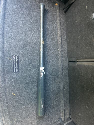 Victus V-Cut Bat (-3) 30 oz 33" (Used)