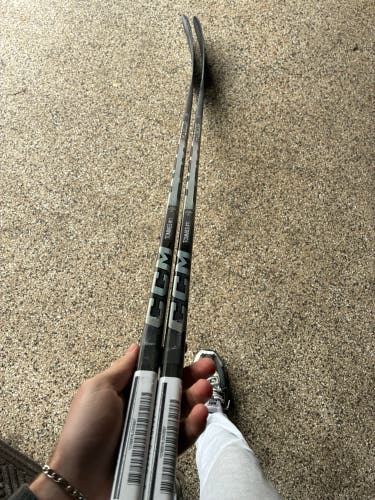 Intermediate CCM Right Handed Hockey Stick 75 Flex (New)