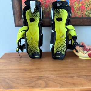Junior Bauer Vapor Hyperlite 12" Shin Pads (Used)