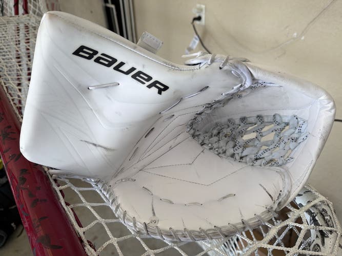 Bauer Vapor V90 Flylite Senior Goalie Glove - All White - Regular Hand 580 break