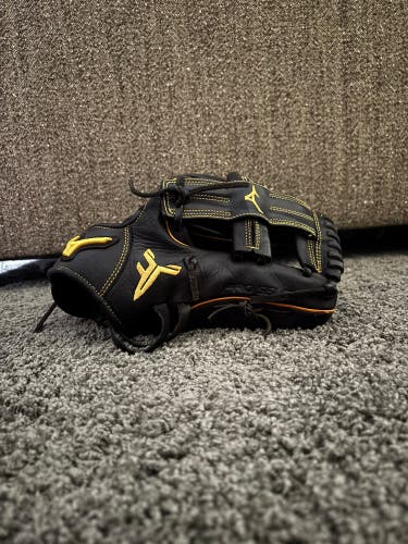 Mizuno Pro Select 11.75” Infield Baseball Glove RHT Black/Gold (Used)