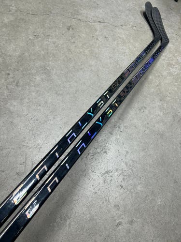2 Pack 85 Flex P28 Senior True Catalyst 9x Left Hand Hockey Stick Pro Stock (New)