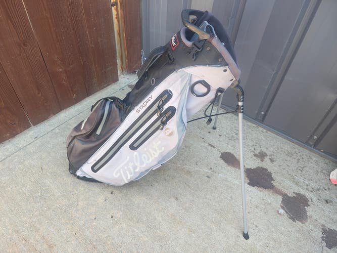 Titleist Players 4 Divider Stadry Dual Strap Golf Stand Bag White/Grey