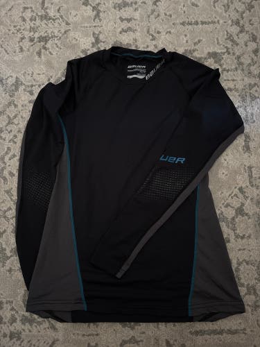 Bauer Size XS Performance long sleeve tee women’s cut
