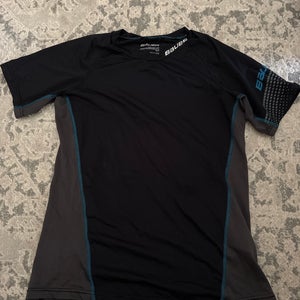 Bauer women’s cut performance tee size Small