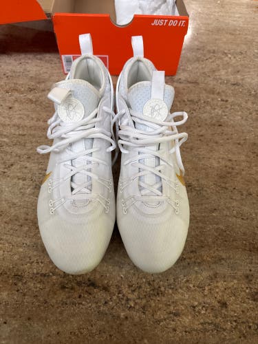 White Unisex Size M 11.0 (W 12.0) Adult Nike Huarache 9 Elite Low (Used Once)