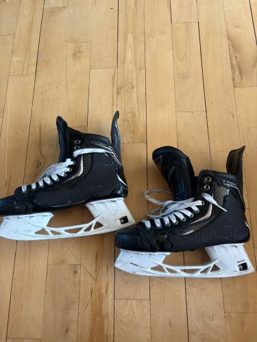 Black/White 2025 CCM JetSpeed FT8 Pro Hockey Skates Regular Width Pro Stock 9 (Used)