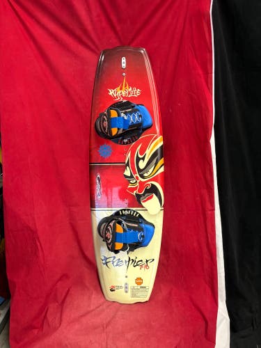 Wakeboard: Hyperlite Premier 140 wakeboard. Sz:?L 8-12
