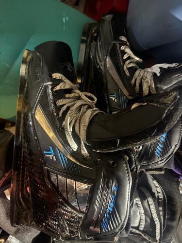 True One Piece Hockey Goalie Skates Wide Width 10 (Used)