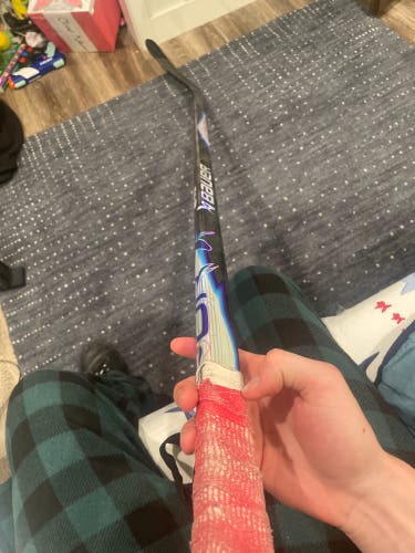 Senior Bauer Vapor Flylite Left Hand Hockey Stick P28 77 Flex (Used)