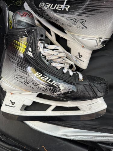 2023 Bauer Vapor Hyperlite 2 Hockey Skates 8 (Used)