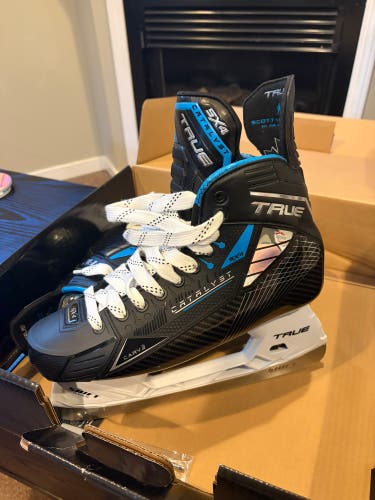 Black 2024 True Catalyst 5x4 Hockey Skates Regular Width 10.5 (New)