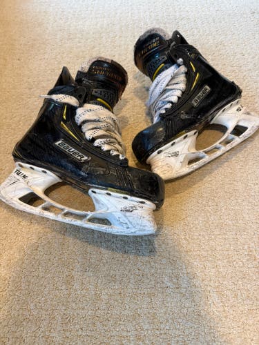 2018 Bauer Supreme 2S Pro Hockey Skates Regular Width 7.5 (Used)
