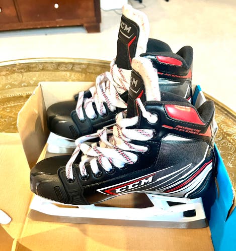 2023 CCM JetSpeed FT480 Hockey Goalie Skates Regular Width Size 5 (Used)