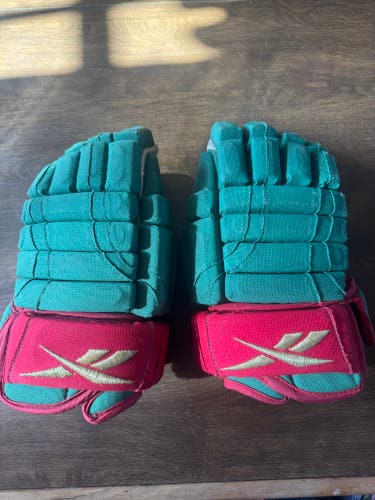 Minnesota Wild Reebok Pro Stock Gloves (Used)