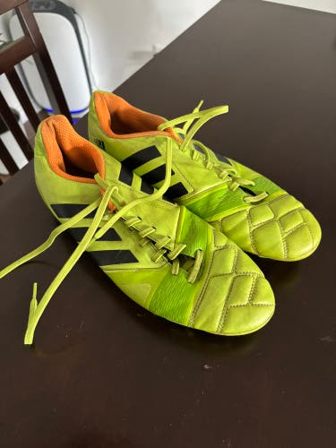 Unisex Size M 10.5 (W 11.5) Adidas Cleats (Used)