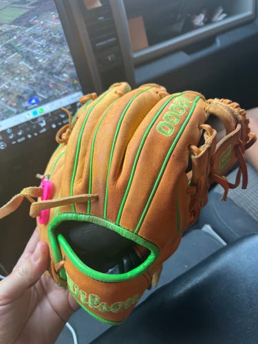 2024 Wilson A2000 1786 RH Infield Baseball Glove 11.5" (Used)