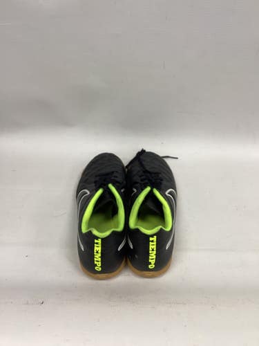 Used Nike Senior 9.5 Futsal Shoes 11851-s000019756