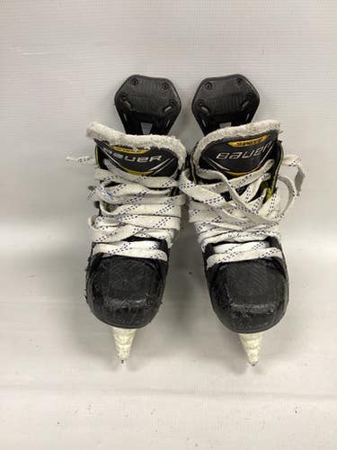 Used Bauer Skates Junior 02 Ice Hockey Skates 11851-s000016514