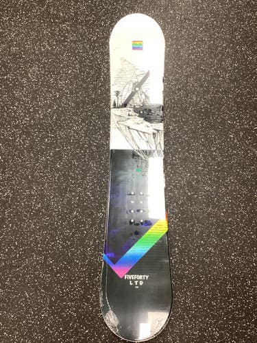 New 540 Ltd Hybrid Mens Snowboard Only White And Black 154 Cm 11851-sjm10112301a154