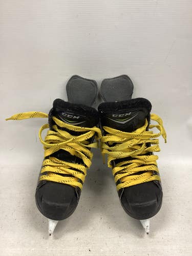 Used Ccm Titanium Junior Hockey Skate Junior 03 11851-s000045703